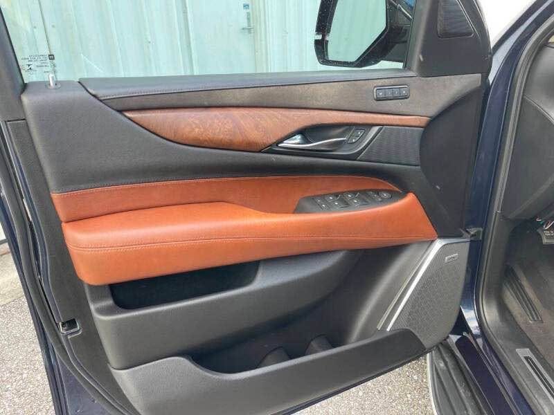 2020 Cadillac Escalade — photo 9