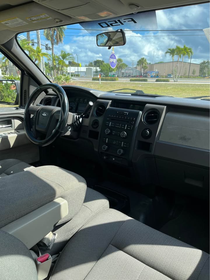 2011 Ford F-150 — photo 12