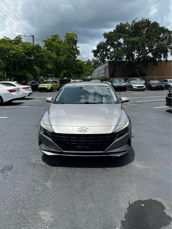 2023 Hyundai Elantra — photo 2