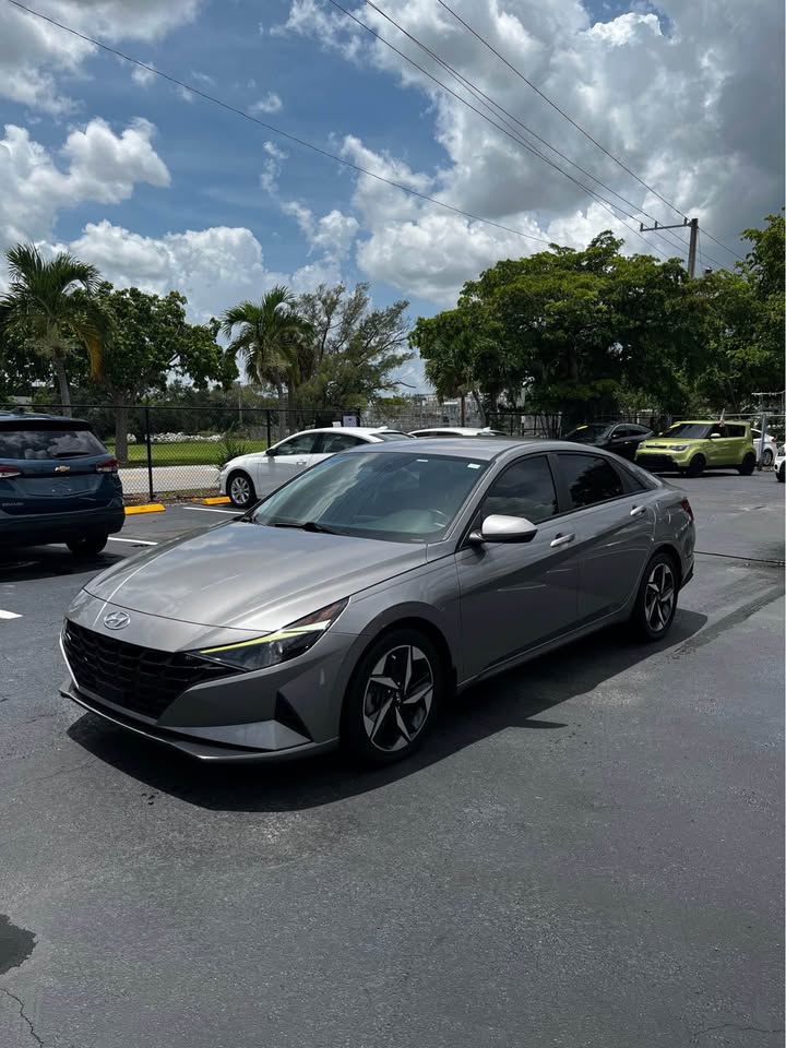 2023 Hyundai Elantra — photo 3