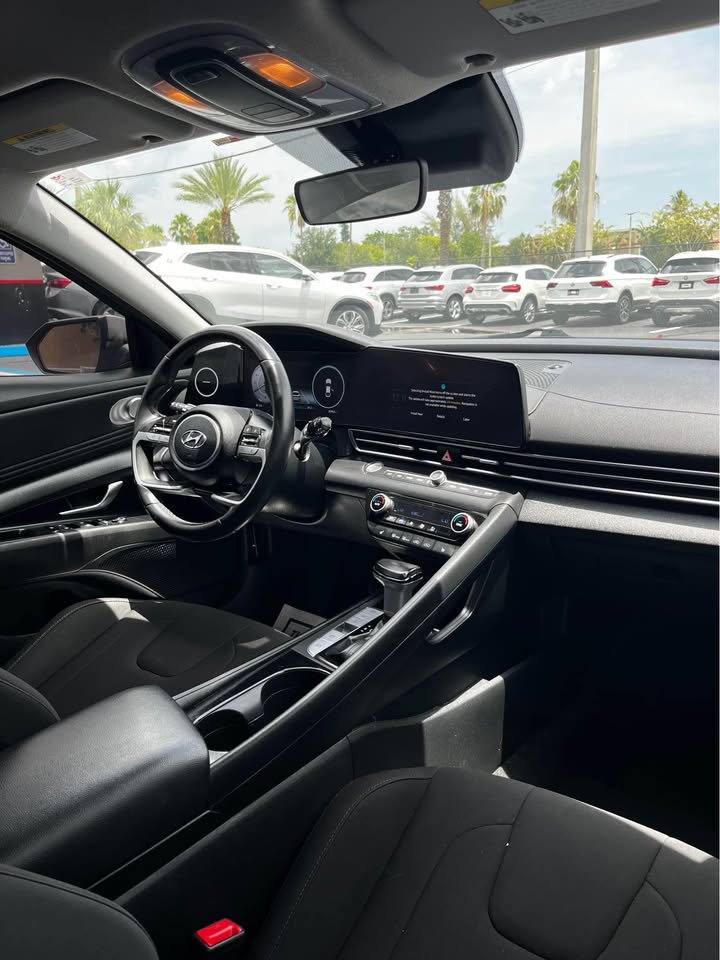 2023 Hyundai Elantra — photo 8