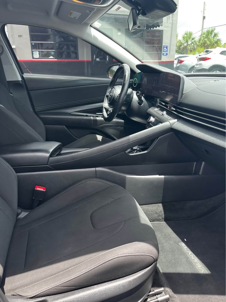 2023 Hyundai Elantra — photo 9