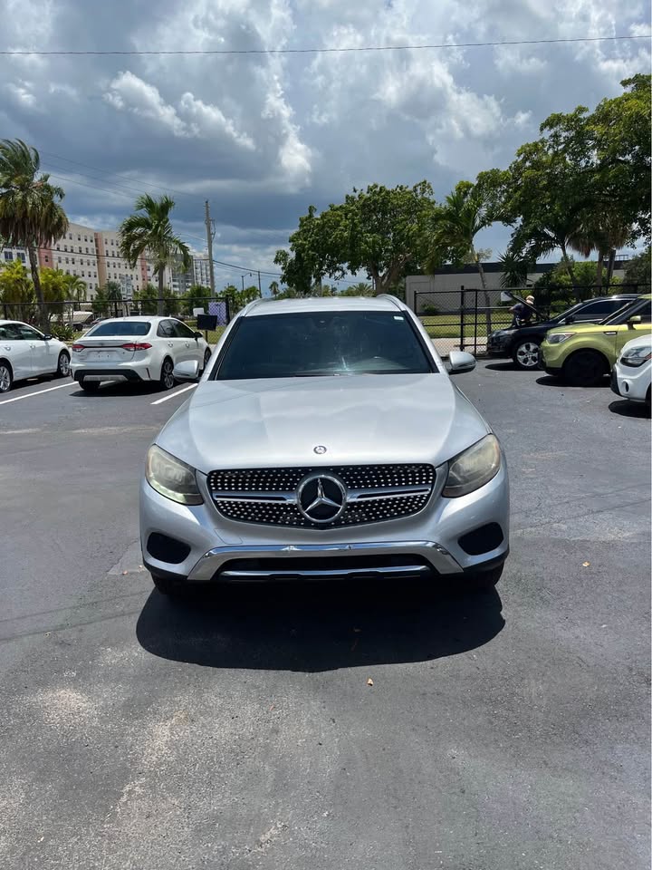 2017 Mercedes-Benz GLC 300 — photo 2
