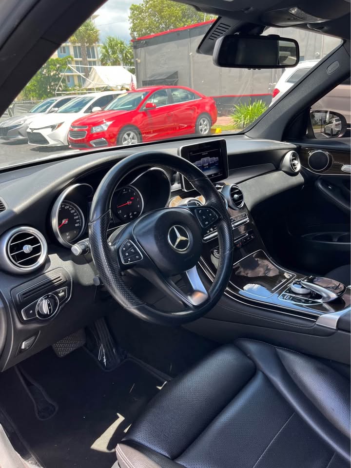 2017 Mercedes-Benz GLC 300 — photo 6