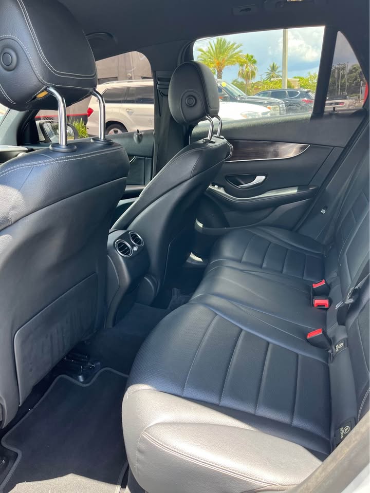 2017 Mercedes-Benz GLC 300 — photo 9
