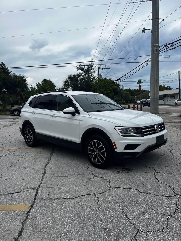 2020 Volkswagen Tiguan — photo 2